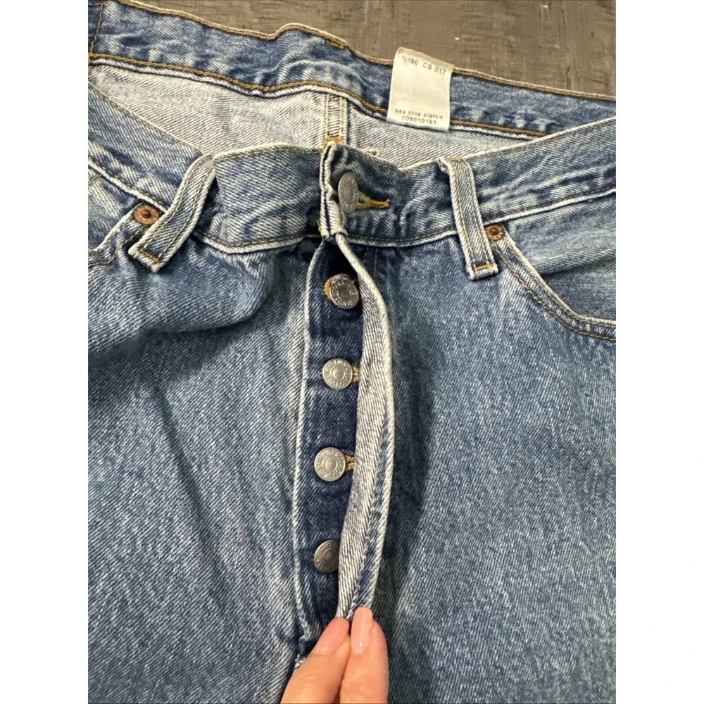 Vintage  Levi's 501 men's jeans 36/32 (31) Denim Button Fly 100% Cotton  5010193